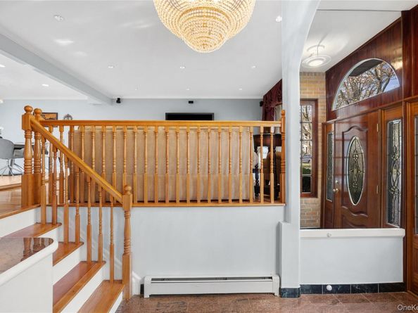 38 Lake Drive, Manhasset Hills NY 11040