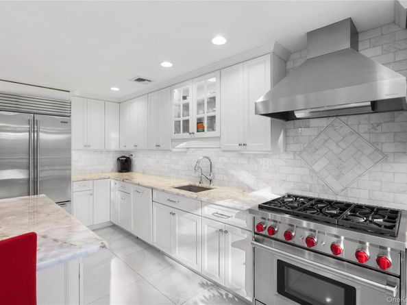 38 Lake Drive, Manhasset Hills NY 11040