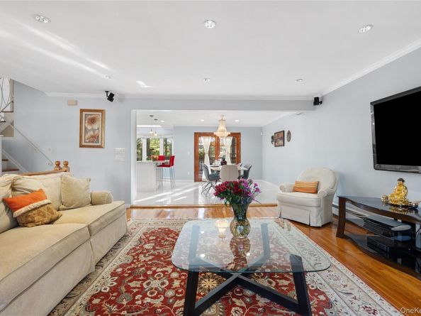 38 Lake Drive, Manhasset Hills NY 11040