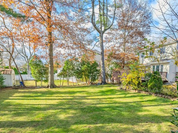 38 Lake Drive, Manhasset Hills NY 11040