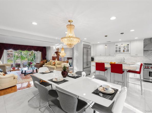 38 Lake Drive, Manhasset Hills NY 11040