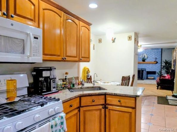 17 Grayley Place, Huntington Station NY 11746