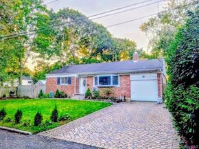 17 Grayley Place, Huntington Station NY 11746