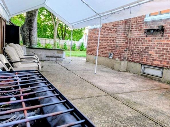 17 Grayley Place, Huntington Station NY 11746