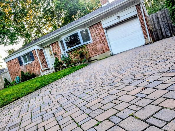 17 Grayley Place, Huntington Station NY 11746