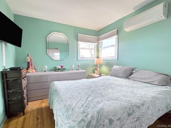 430 Heathcote Road, Lindenhurst NY 11757