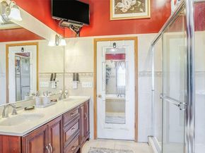 10 Maria Court, Holbrook NY 11741