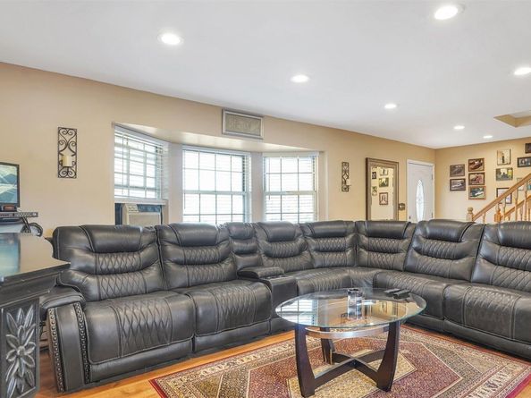 10 Maria Court, Holbrook NY 11741