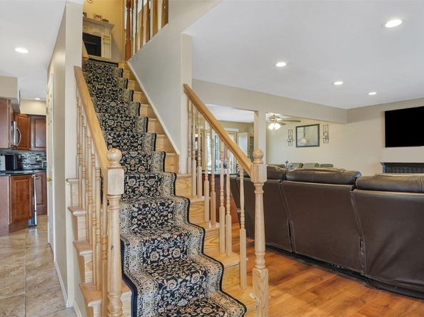 10 Maria Court, Holbrook NY 11741