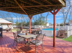 10 Maria Court, Holbrook NY 11741