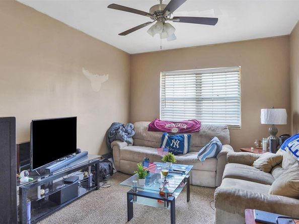 10 Maria Court, Holbrook NY 11741