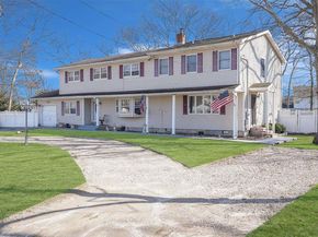 10 Maria Court, Holbrook NY 11741