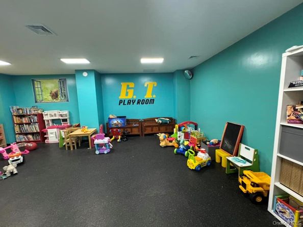 70-25 Yellowstone Blvd 1 Y, Forest Hills NY 11375