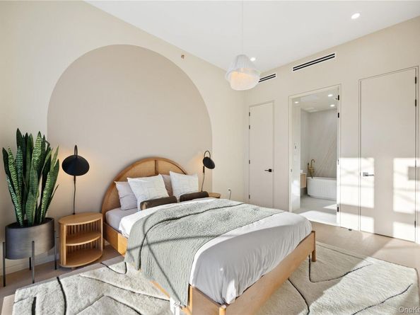 31-16 21st Street 3A, Astoria NY 11106