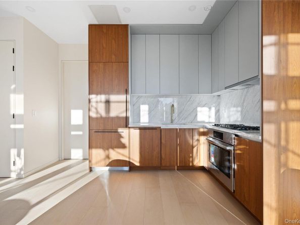 31-16 21st Street 3A, Astoria NY 11106