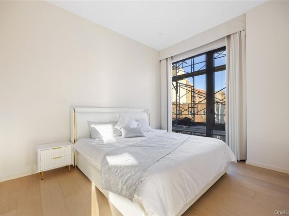 31-16 21st Street 3A, Astoria NY 11106