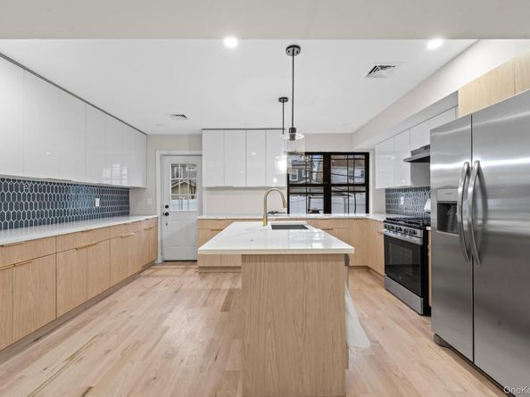 8060 164th Street, Hillcrest (Queens) NY 11432