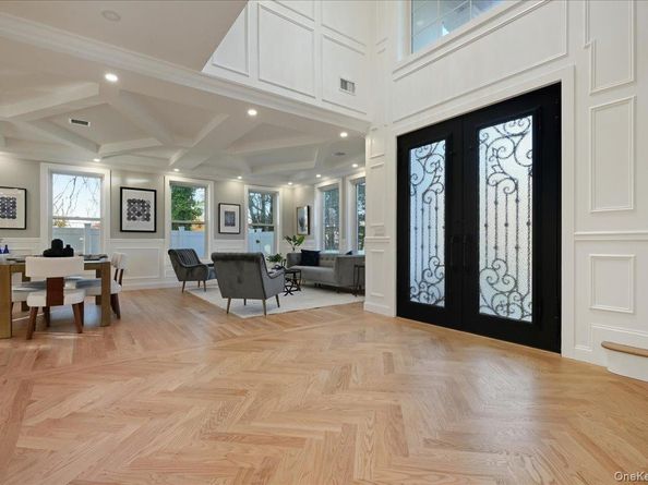 2 Blueberry Lane, Hicksville NY 11801