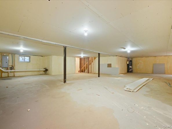 2 Blueberry Lane, Hicksville NY 11801