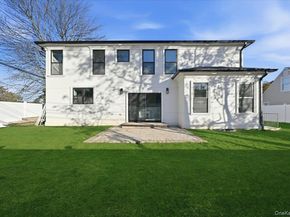 2 Blueberry Lane, Hicksville NY 11801