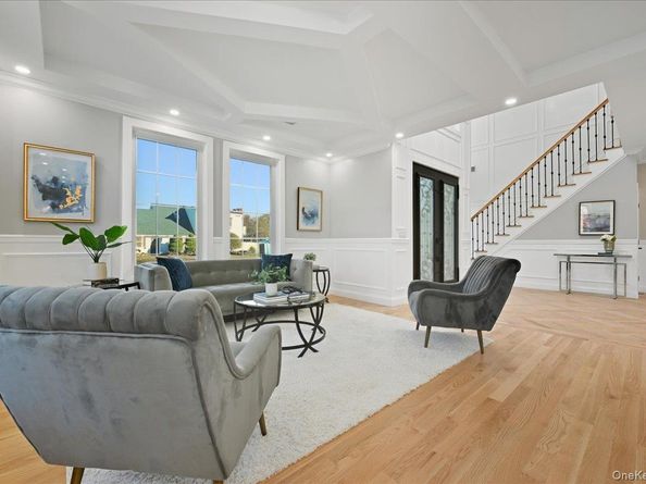 2 Blueberry Lane, Hicksville NY 11801