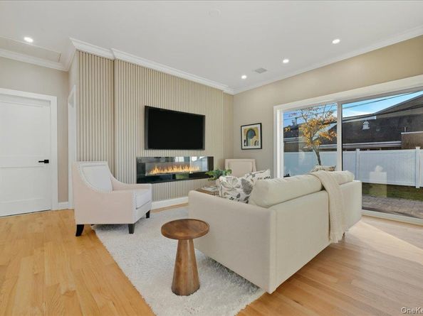 2 Blueberry Lane, Hicksville NY 11801