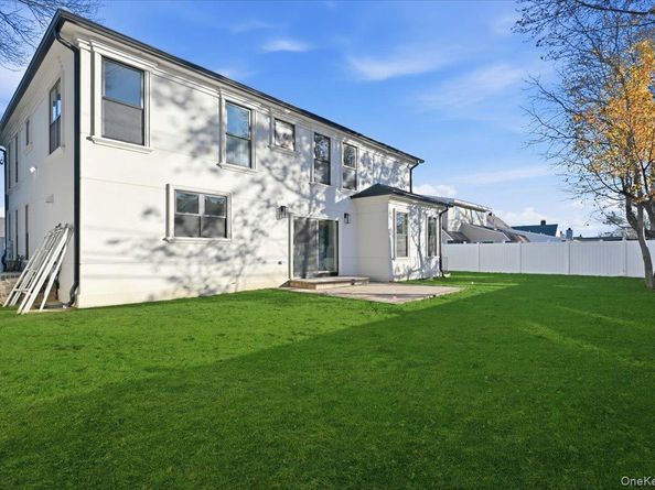 2 Blueberry Lane, Hicksville NY 11801