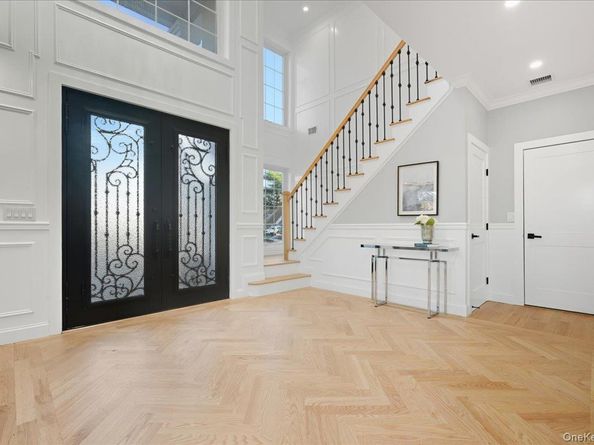 2 Blueberry Lane, Hicksville NY 11801