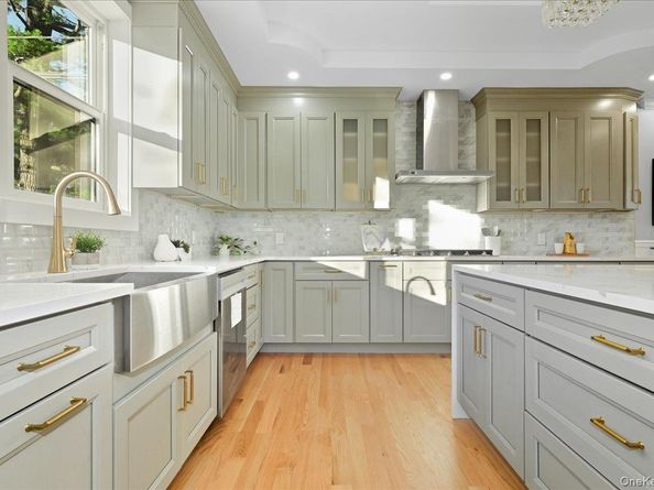 2 Blueberry Lane, Hicksville NY 11801