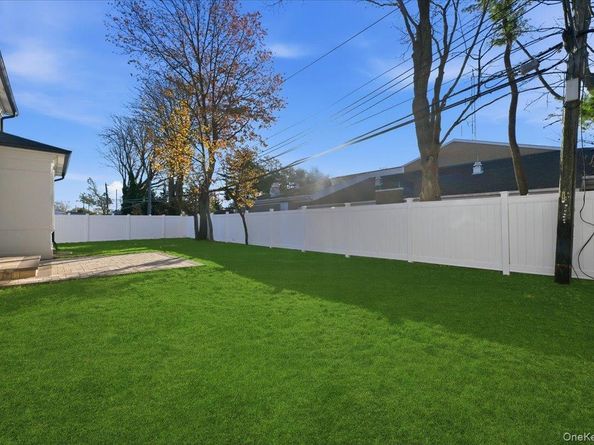 2 Blueberry Lane, Hicksville NY 11801