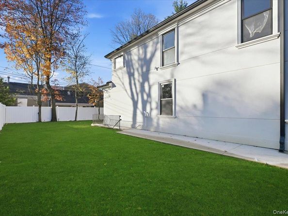 2 Blueberry Lane, Hicksville NY 11801