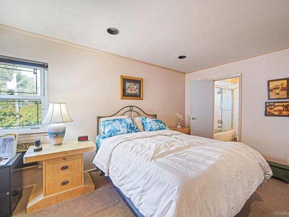 11 Fordham Drive, Plainview NY 11803