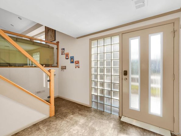 11 Fordham Drive, Plainview NY 11803