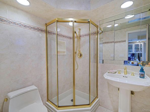 11 Fordham Drive, Plainview NY 11803