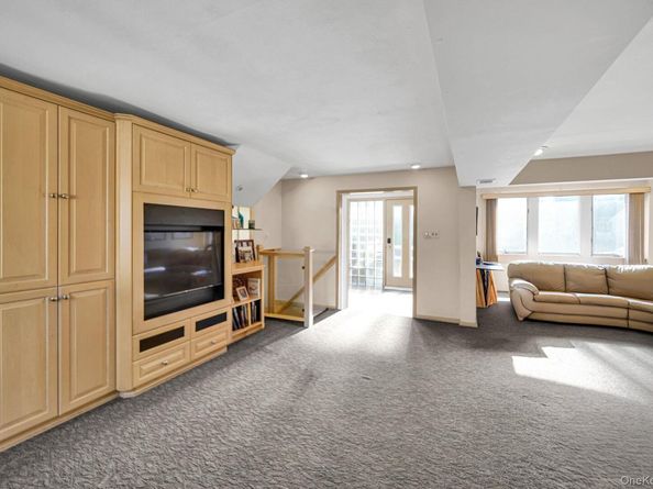 11 Fordham Drive, Plainview NY 11803