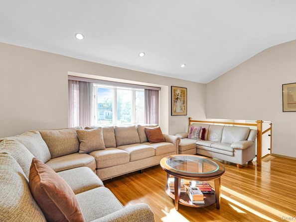 11 Fordham Drive, Plainview NY 11803