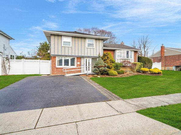 11 Fordham Drive, Plainview NY 11803