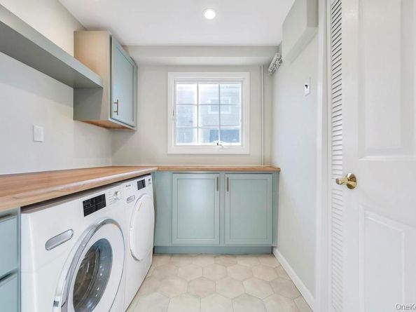 44 Derby Avenue, Greenlawn NY 11740