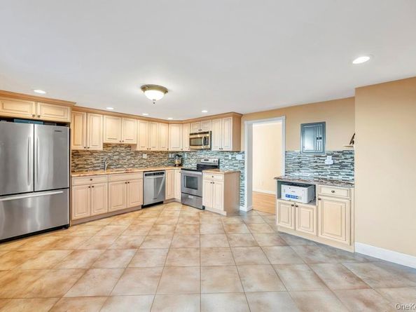 44 Derby Avenue, Greenlawn NY 11740