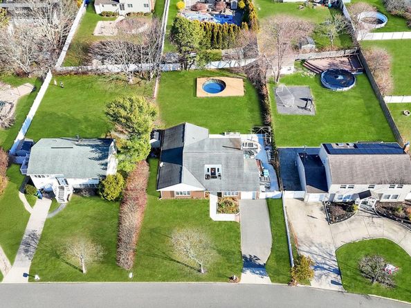 15 Drake Avenue, Bellport NY 11713