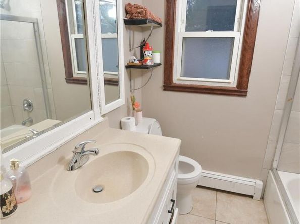 76 E Hollywood Avenue, Lindenhurst NY 11757