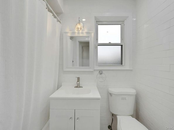 1 Echo Bay Place, New Rochelle NY 10805