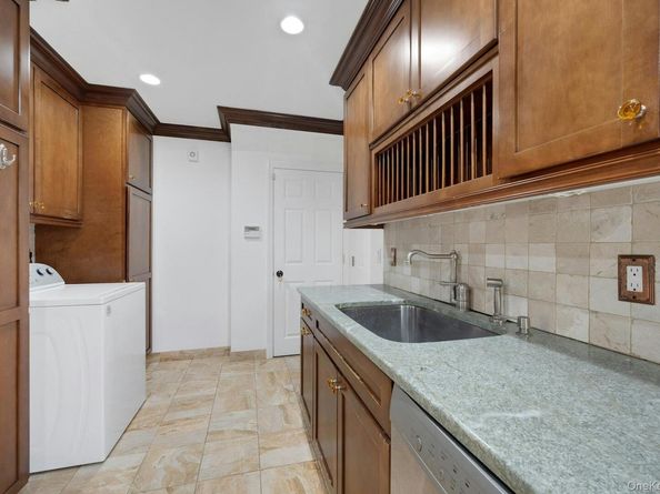 1 Echo Bay Place, New Rochelle NY 10805