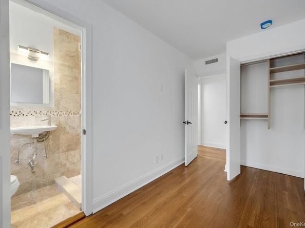 1 Echo Bay Place, New Rochelle NY 10805