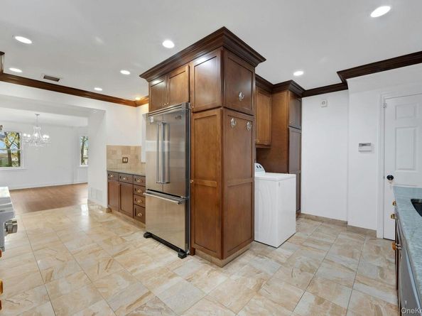 1 Echo Bay Place, New Rochelle NY 10805