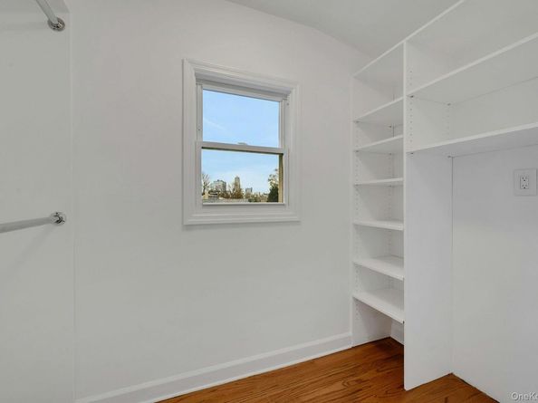 1 Echo Bay Place, New Rochelle NY 10805