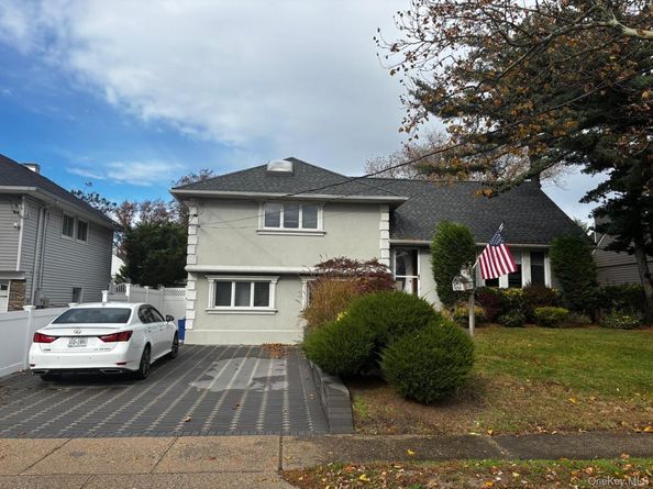 254 Thompson Avenue, Oceanside NY 11572