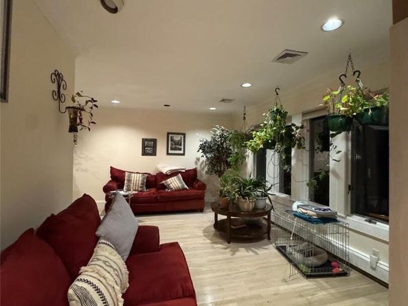 254 Thompson Avenue, Oceanside NY 11572