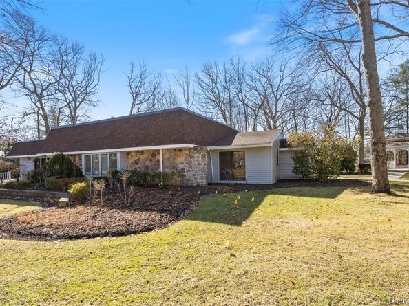 304 Kingston Court, Ridge NY 11961