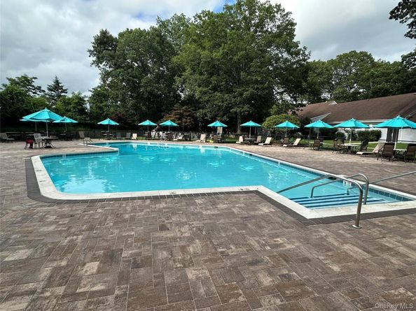 304 Kingston Court, Ridge NY 11961